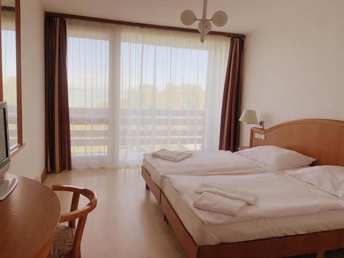 Riviera Park Hotel Balatonföldvár Exteriör bild